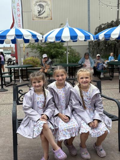 Three girls arrive matching for Market Monday